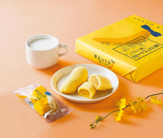 新光三越「东京芭娜娜东京香蕉8入蛋糕礼盒」，首次登台、全台限量，价值620元，扣2000点会员点数直接兑换。（新光三越提供）