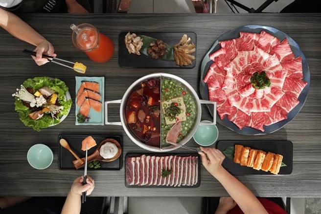 （王品集团抢冬季啖火锅商机，旗下4大品牌联合推出优惠活动强力促销。图／王品集团提供）
