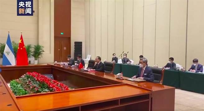中国和尼加拉瓜政府代表团在天津举行会谈，今宣布復交。（央视新闻截图）
