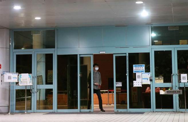 P3实验室女研究人员染疫，图非当事人。(图／王英豪摄)
