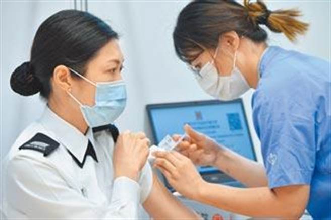 本土病例再现  总统提醒：赶快接种两剂疫苗。本报资料照