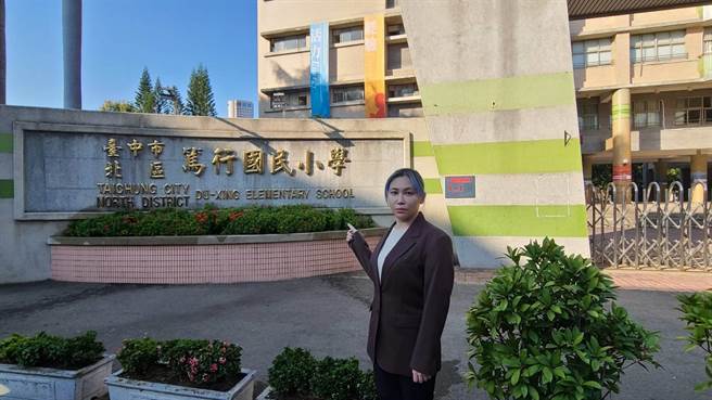 民進黨市議員賴佳微10日批評，北區六合里公投的投票所，從保安宮改設一公里外跨里的篤行國小，批評市府不尊重在地意見，質疑有政治考量。（賴佳微服務處提供／盧金足台中傳真）