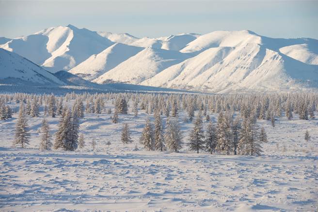 世界最冷村庄近日出现「殭尸火」，火苗在雪堆里燃烧，形成非常特殊的画面。(示意图/达志影像)