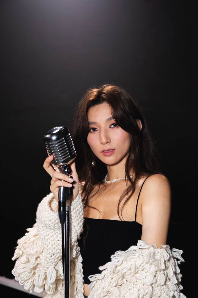 黃瑋昕近來釋出新歌MV，造型亮眼。（新禧未來音樂提供）
