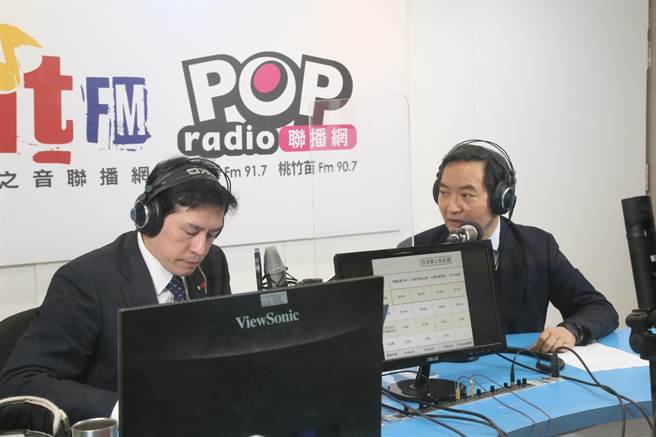 针对公投结果若全数通过或多数通过，苏揆是否请辞负责，行政院发言人罗秉成今接受广播节目专访表示，不必做这种假设，也没必要。（《POP撞新闻》 制作单位提供）