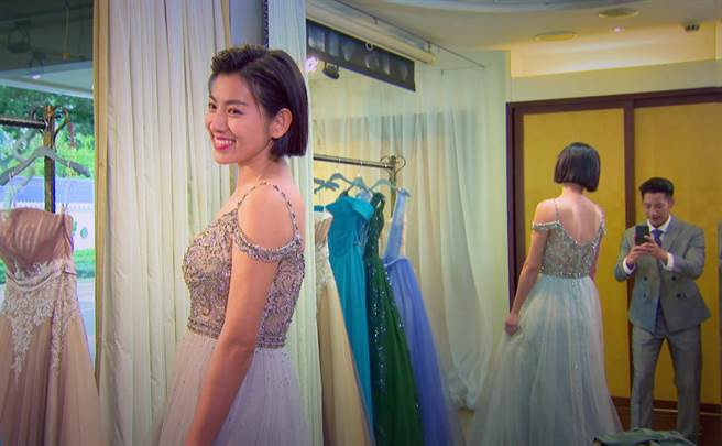 米可白为戏披婚纱。（台视提供）