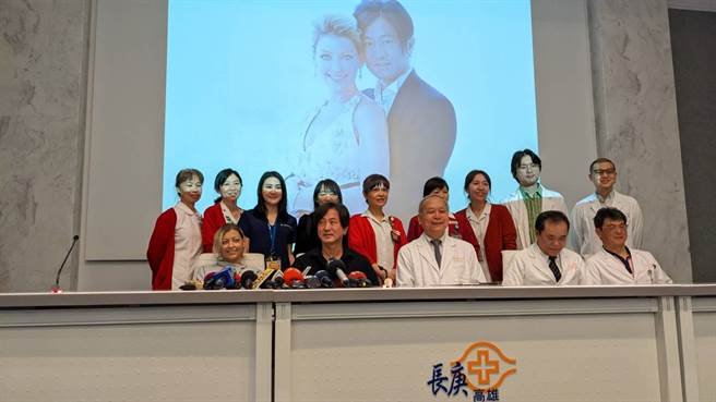 曾拿到世界盃第5名的立陶宛籍體操選手Jekaterina（前排左1）多年前嫁給台灣歌手張洪量（前排左2），卻在今年4月開始出現肝衰竭，轉到高雄長庚治療，於12月10日康復出院，讓Jekaterina直呼「奇蹟真的發生了」。(圖／中央社)