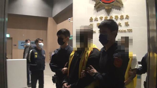 北市刑大逮捕自称雷堂大哥的黄男等10嫌。（警方提供）