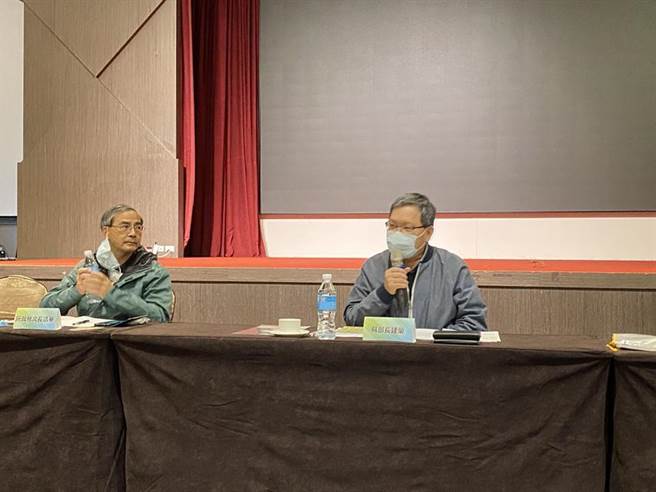 （财长苏建荣（右）10日出席财政部参访。图／林昱均）