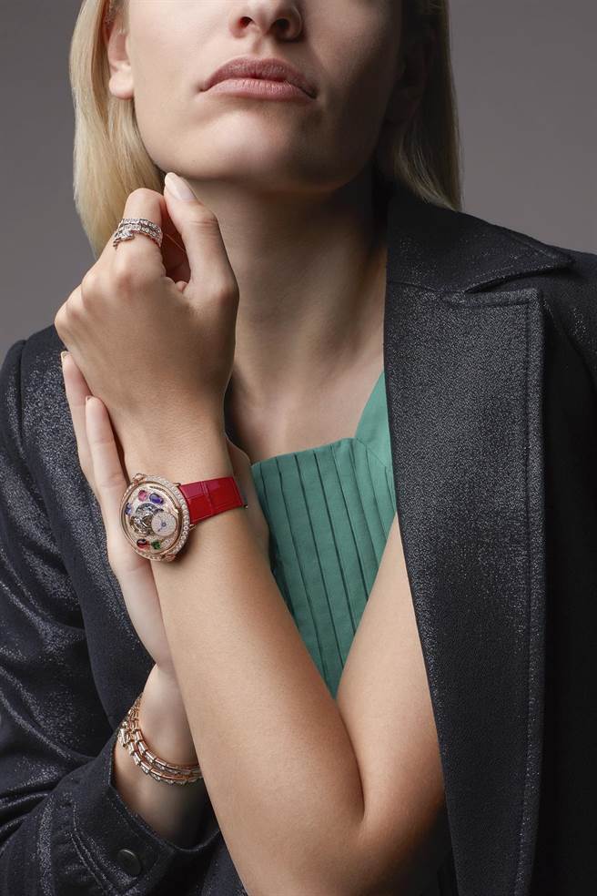 寶格麗和MB&F兩個鐘表品牌合作MB&Fx BVLGARI FlyingT Allegra珠寶表，雙品牌加持，更添傳奇。（BVLGARI提供）