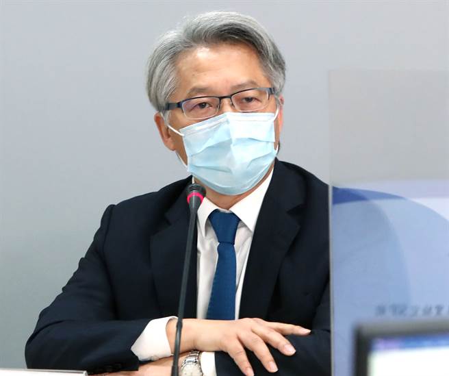 中研院P3实验室女研究助理疑似因实验中操作不慎染疫，引发轩然大波，外传女助理是因遭带有新冠病毒的实验鼠咬到染疫，对此中研院院长廖俊智表示调查中，但证实该个案确实曾被实验鼠咬到2次。(郑任南摄）