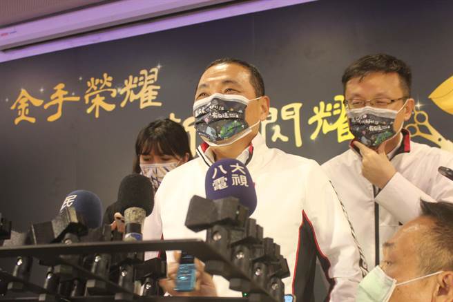 侯友宜今晚出席新北市技能暨技艺竞赛感恩餐会时表示，「每一个人把自己的工作做好，大家努力做事」。(陈慰慈摄)