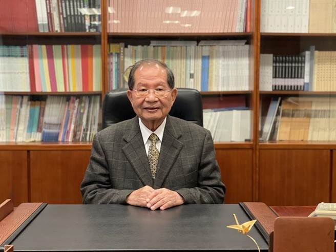 北市不动产开发商业同业公会理事长陈胜宏今天表示，政府不应把私法人、换约客户都当作炒房市，限制预售屋换约，恐涉及违宪！图∕蔡惠芳