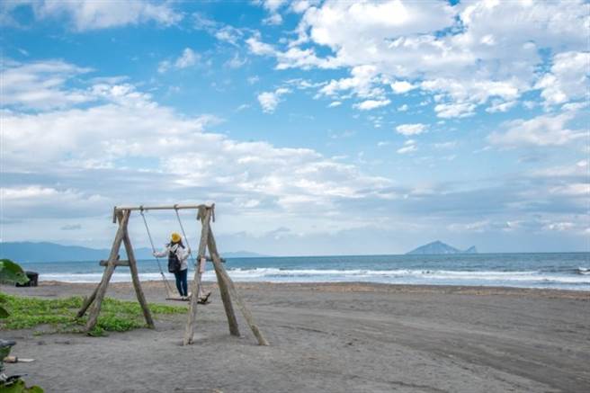 宜兰单车-漂流木盪秋千。(图/行遍天下)