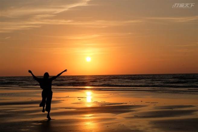 双春滨海的夕阳，甚至有日本游客说是台湾最美落日。(图/行遍天下)
