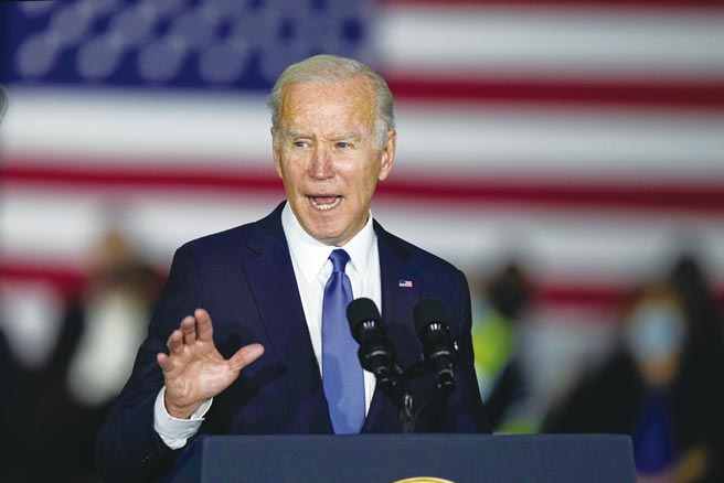 美国总统拜登签署行政命令，要求政府在2032年前须将联邦建物碳排量减少50％。图／美联社