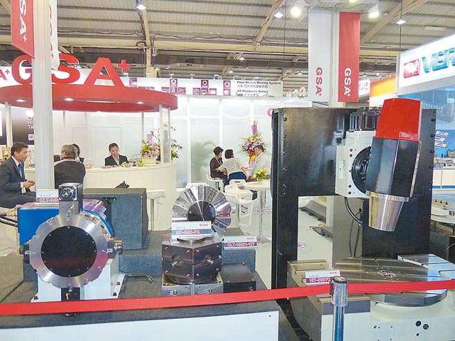 旭陽研發生產的CNC數控分度盤與電腦車床刀塔性價比名列前茅。圖／莊富安