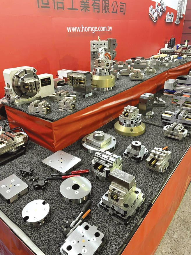 恒佶公司专精铣床配件，虎钳，圆的或方的「零点定位系统」，一应俱全，帮助加工厂快速换模定位，以最低的成本产出最高产能。图／恒佶公司提供