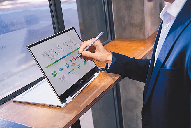 微星Summit E13 Flip Evo採360度翻转设计，搭配使用专属MSI Pen能完美融入各种工作情境。图／业者提供