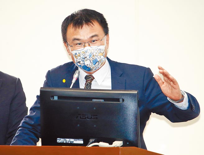 国民党立委曾铭宗痛批农委会乱花钱；农委会主委陈吉仲（见图）称无法接受。（姚志平摄）