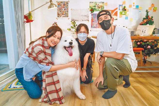 製作人修杰楷（右起）、導演簡嫚書合作短片《莉莉安的禮物》找來曾莞婷主演。（TVBS提供）