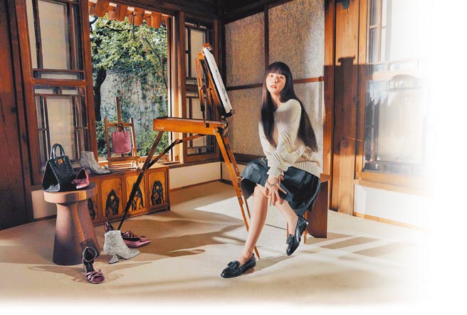 瑟琪独有的气质和单眼皮让她登上全球百大最美脸孔。（Ferragamo提供）