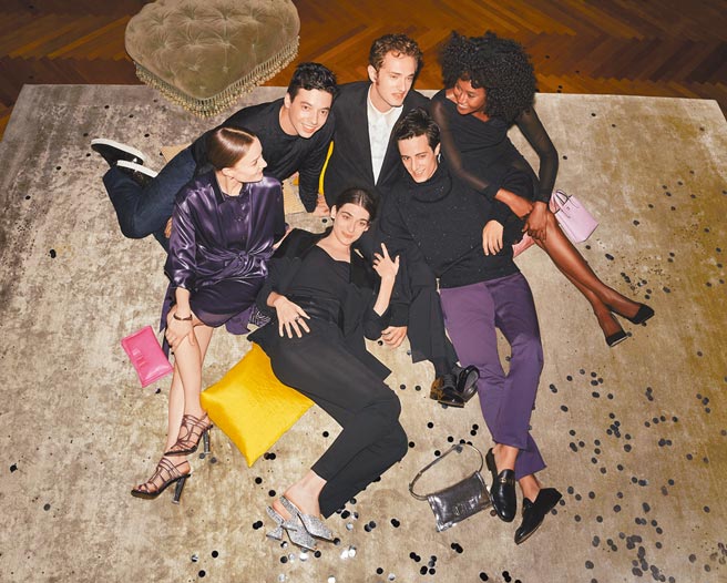 欢庆节日感中的金银元素成为这次的设计主轴。（Ferragamo提供）