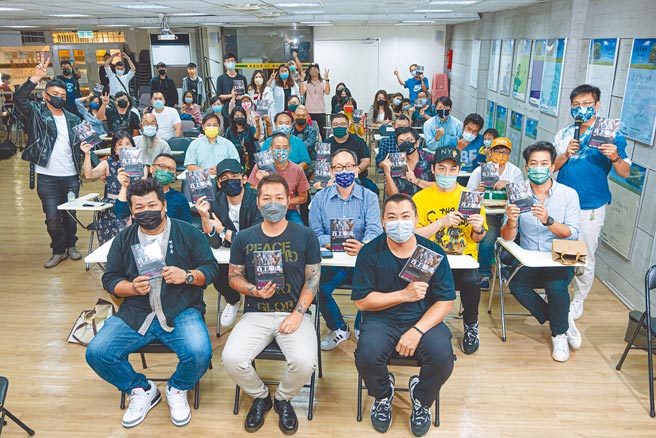 《百工职魂》由网路影片成书，展现职人精神。（目映．台北提供）