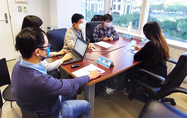 中市府聘专业律师，免费协助为职灾劳工争取权益。（台中市政府提供）