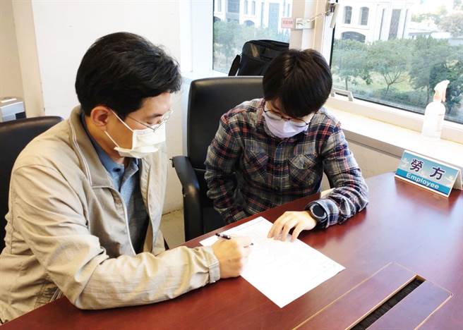 职灾律师陪同调解示意图。（台中市政府提供）