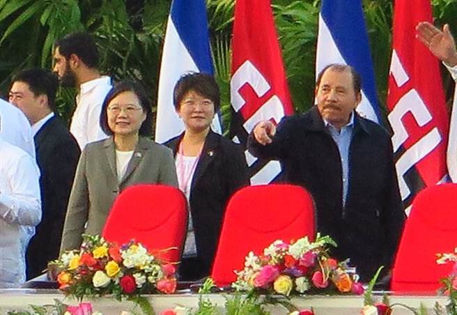總統蔡英文2017年參加尼加拉瓜總統奧蒂嘉（右一）就職典禮。（圖／彭媁琳攝）

