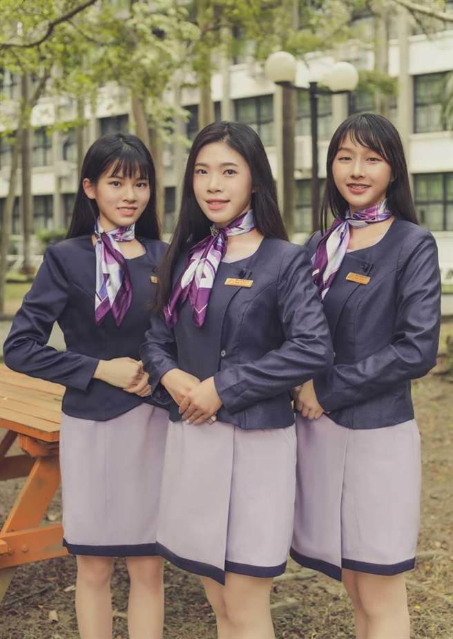 月历里面长髮飘逸的辅大护理系二年级的Samantha姗姗，神似年轻时代的周慧敏，也引发许多网友讨论（辅大提供／戴上容新北传真）