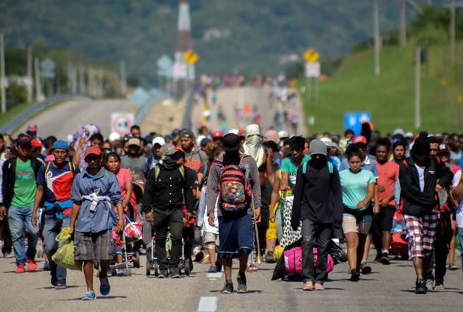 近年来不断向北迁移的移民，不约而同地提到离乡背井的原因是因为缺少足够的薪水，来购买民生必需品。(图/路透社)
