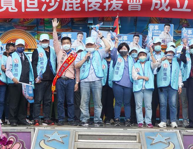 鎮瀾宮董事長顏清標為子站台助講。（王文吉攝）