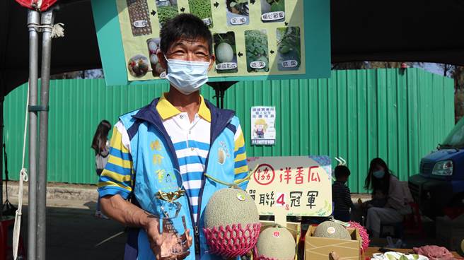 郭明佩連續5年獲得北門區洋香瓜評鑑大賽綠肉組冠軍。（張毓翎攝）