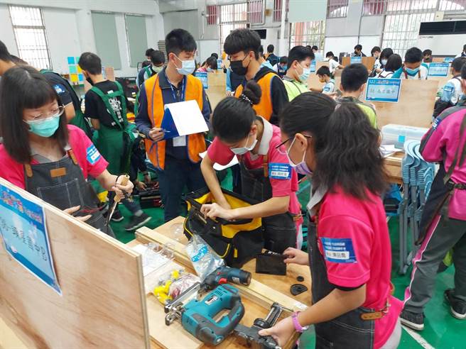 苗栗县国中小学科技竞赛，11日在后龙国教辅导团举行。（竹南国中提供／谢明俊苗栗传真）