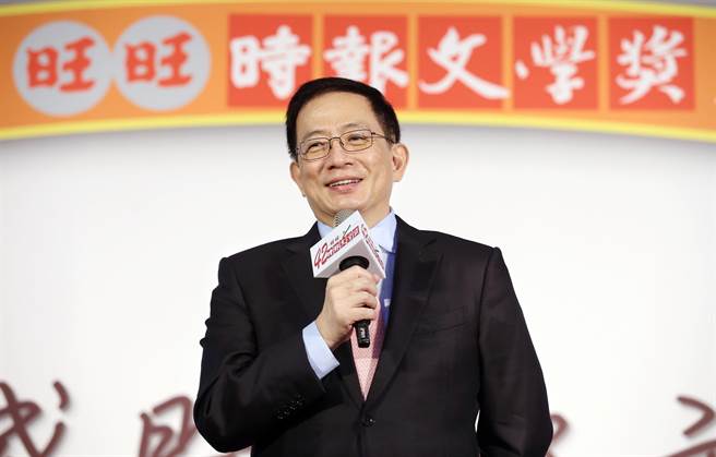 第42届时报文学奖颁奖典礼，台大校长管中闵上台致词。（姚志平摄）