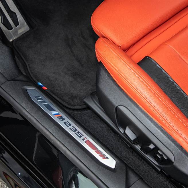 M235i专属门槛饰板。（陈大任摄）