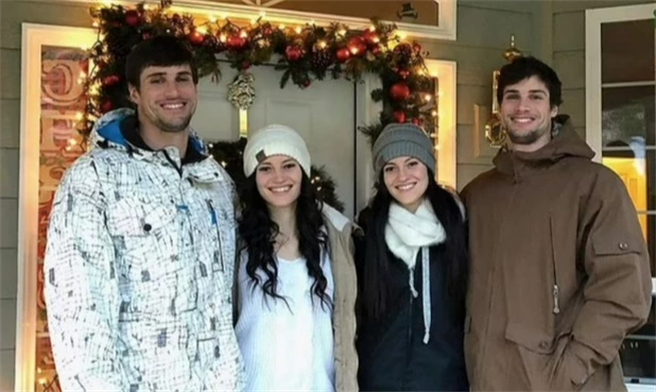 美国也有一对25岁双胞胎姊妹凡妮莎和凯莉莎去年6月与1对29岁双胞胎兄弟卢卡斯跟雅各相识相恋，现在4人同住一屋檐下。（翻摄自dailymail）