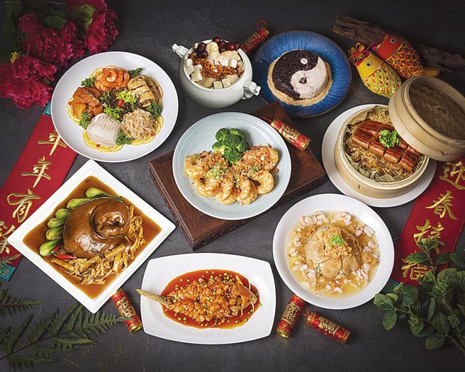 〈上海醉月楼〉推出六人份年菜套餐，内有〈红枣黄金虫草山药炖鸡汤〉、〈辣味蒜香国王大虾〉及〈笋干红烧元蹄〉等上海风味佳肴。图／台北远东香格里拉酒店