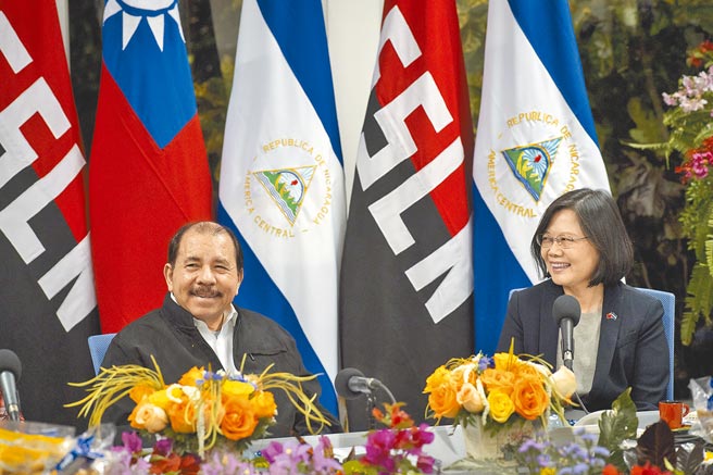 尼加拉瓜10日宣布与中华民国断交，不仅我在中美洲的外交优势被逆转，邦交国总数更降为14国。图为2017年蔡英文总统与尼国总统奥蒂嘉举行双边会晤。（总统府提供）