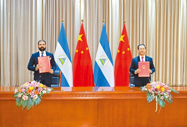 尼加拉瓜10日闪电与中国大陆復交，双方在天津签署联合公报。（新华社）