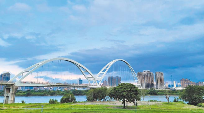 住展推估2022年首季推案量将达2800亿，较今年成长2、300亿元，甚至有机会挑战3000亿大关，个案多集中在新兴重划区。（王莫昀摄）