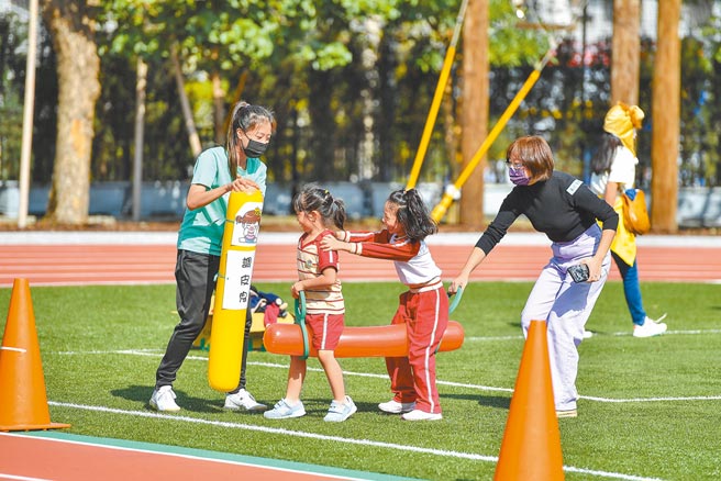 康桥国际学校新竹校区幼儿园9日举办欢庆活动，全园师生及家长热情参与。（康桥国际学校提供／邱立雅竹市传真）
