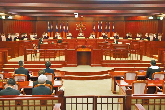 大法官日前對於強制工作處分引發爭議舉行憲法法庭辯論，10日宣告強制工作處分違憲、即日失效。（杜宜諳攝）
