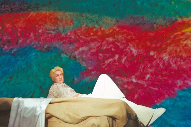 吴克群将推出新专辑《K-PAX K星异客》，日前拍摄新歌〈抽象〉MV。（何乐音乐提供）