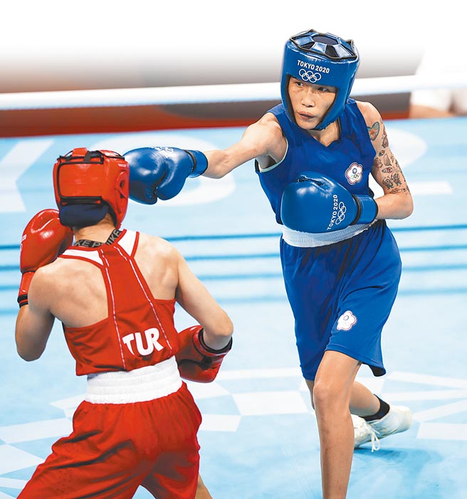 黄筱雯（右）今年在东京奥运摘铜，也是我国歷来首面奥运拳击奖牌。（本报资料照片）