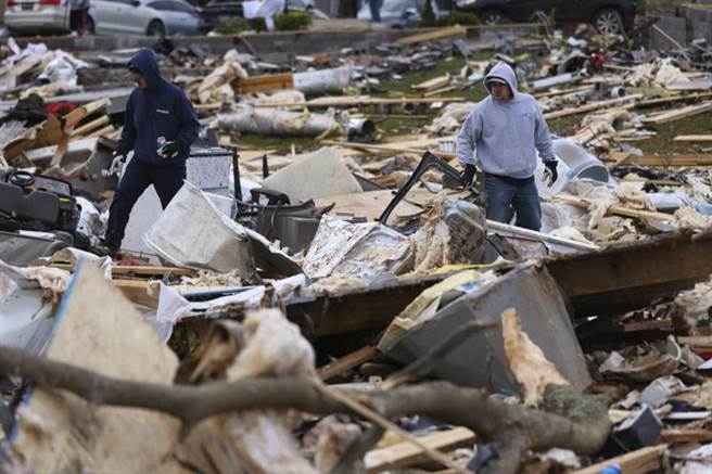 30龙卷风袭美，一夜酿78死。（图／美联社）