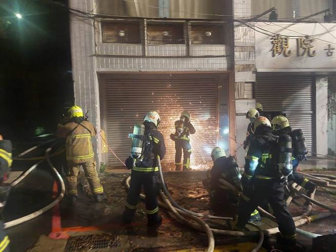 北市仰德大道1段11日晚間近7點發生火災。（圖／李文正翻攝）