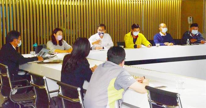 警方因应大楼特性，提醒商办大楼总干事、主委及保全公司可根据短期承租、监视器眾多、门窗紧闭及出入份子复杂等异常特徵，提供犯罪线索。（警方提供）